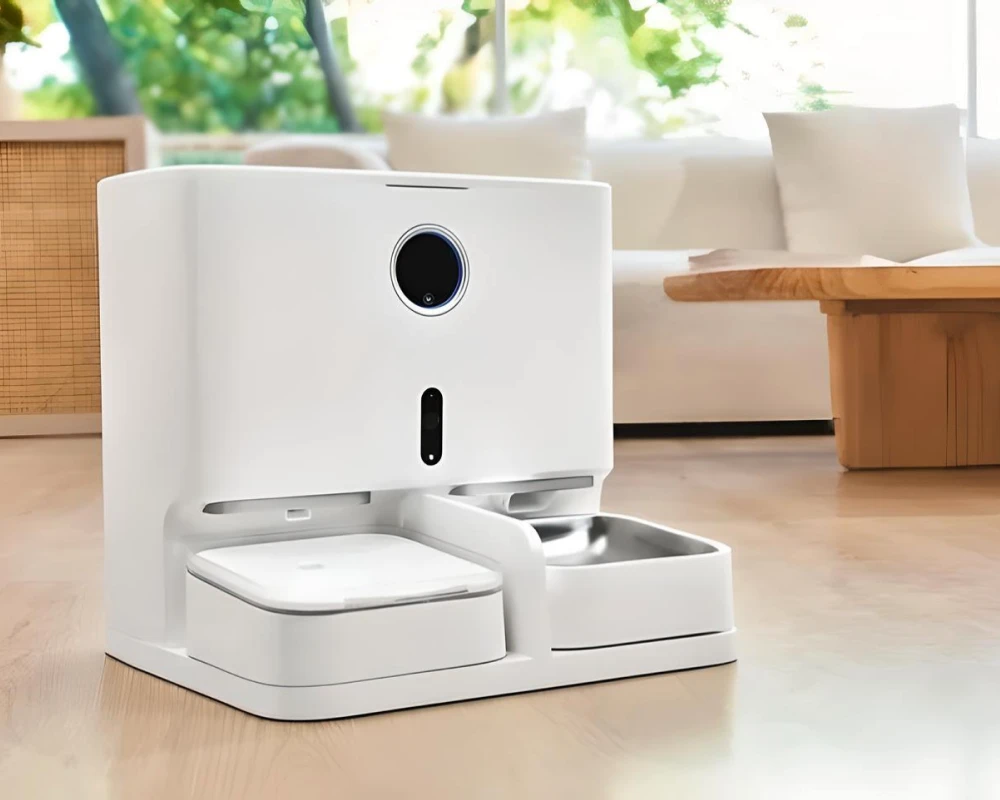 automatic pet feeder with camera