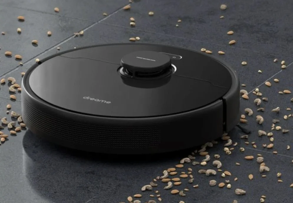 robot vacuum cleaner hardwood floor